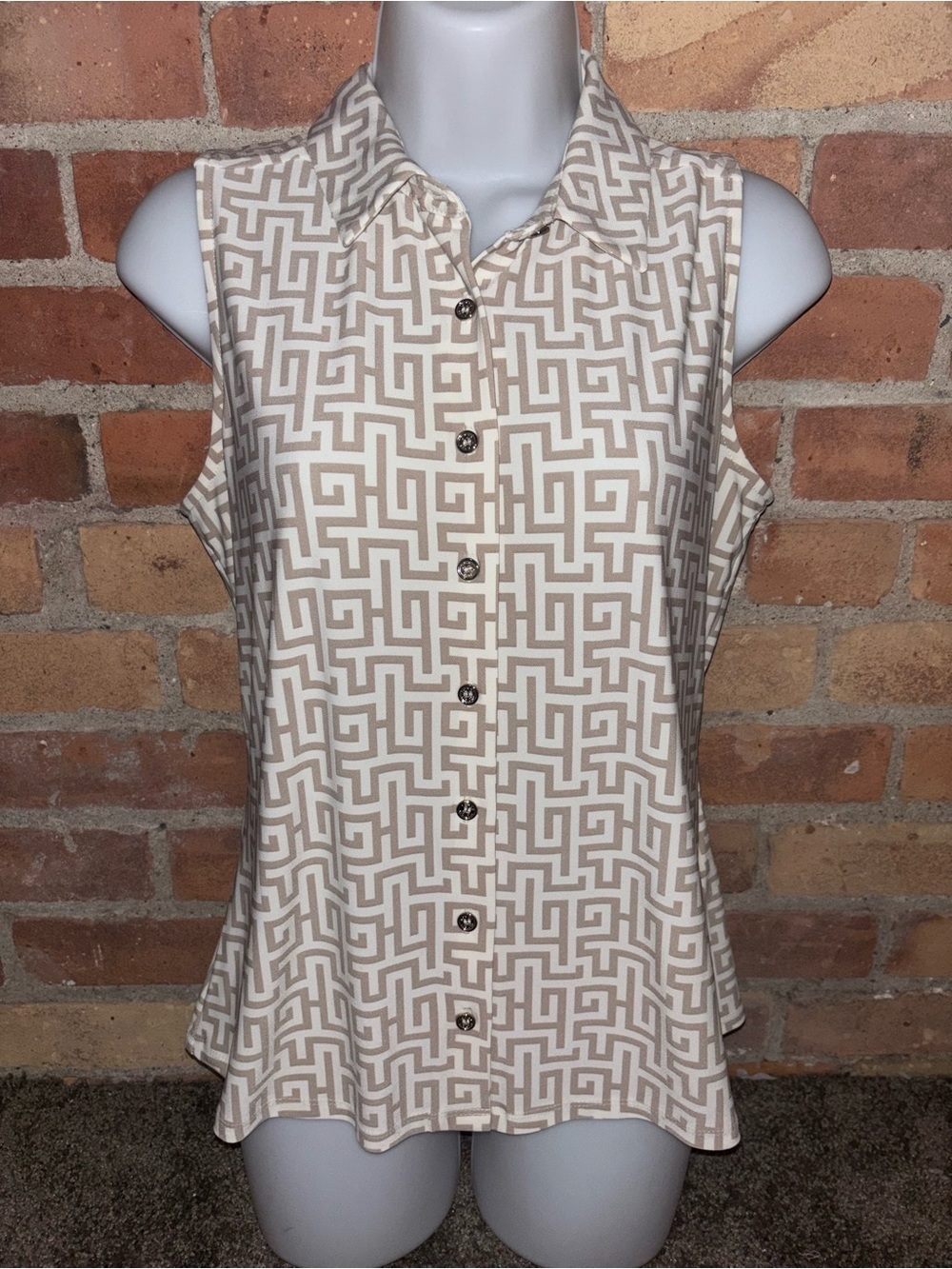 Tommy Hilfiger Sleeveless Button-Front Geo Print Top in Beige and White